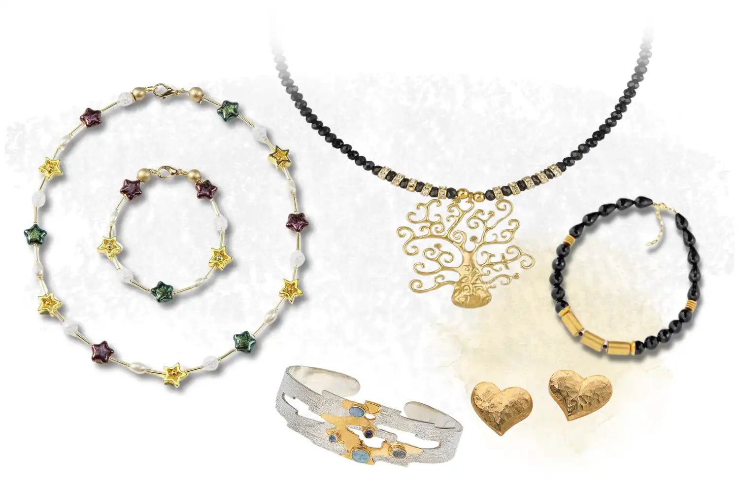 Eine Sammlung von Gold- und Silberschmuck, darunter Halsketten, Armbänder, ein Ring und herzförmige Ohrringe.