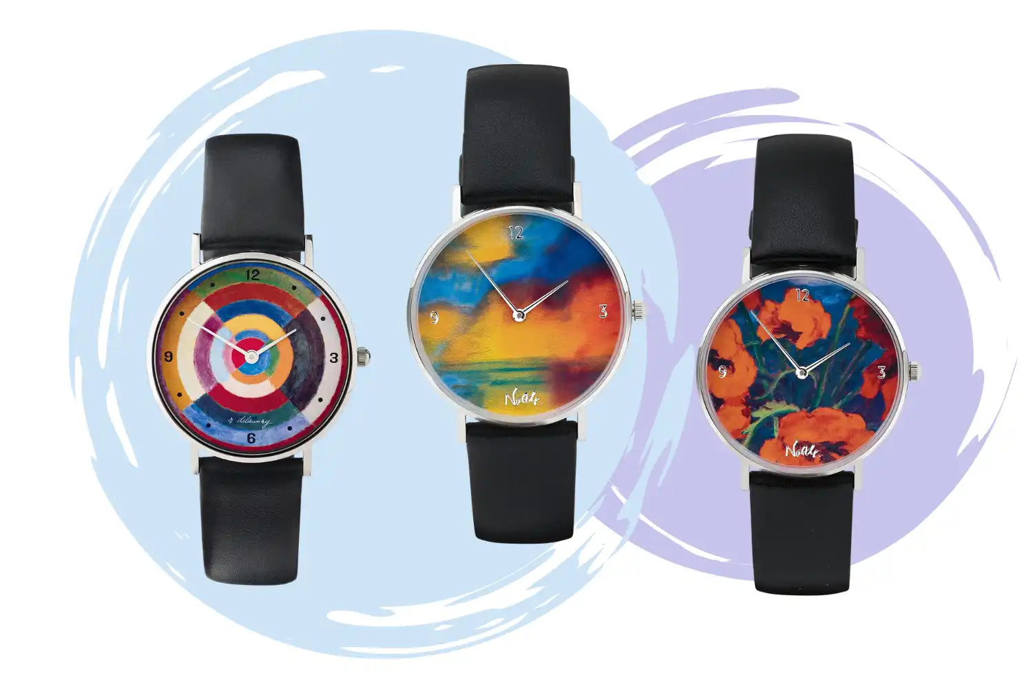 Drei Armbanduhren mit schwarzen Armbändern und bunten, abstrakten Kunstmotiven auf den Zifferblättern auf weißem Hintergrund.