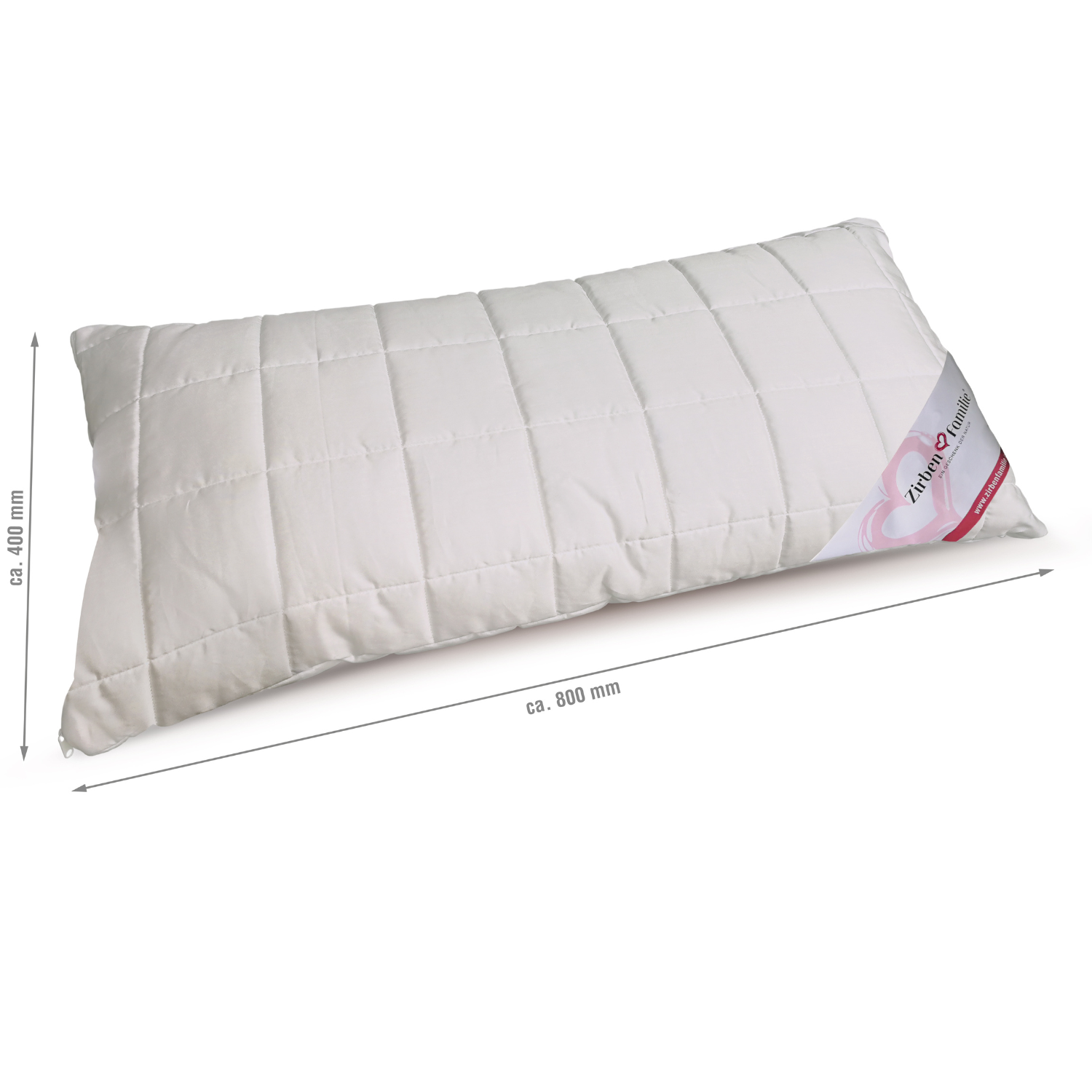 Gestepptes weißes ZirbenFamilie Schlafkissen 40 x 80 auf weipßem Hintergrund mit Maßen.