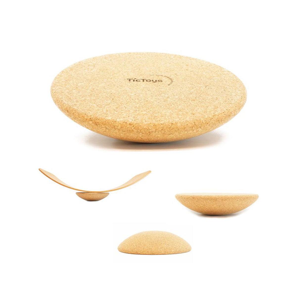 Der „der.Wackler“ von TicToys ist ein rundes, beiges Kork-Balanceboard. Präsentiert aus verschiedenen Perspektiven: Draufsicht, Seitenansicht mit hervorgehobener gewölbter Basis und Schrägansicht. Perfekt als ergonomische Sitzunterlage zur Verbesserung der Körperhaltung.