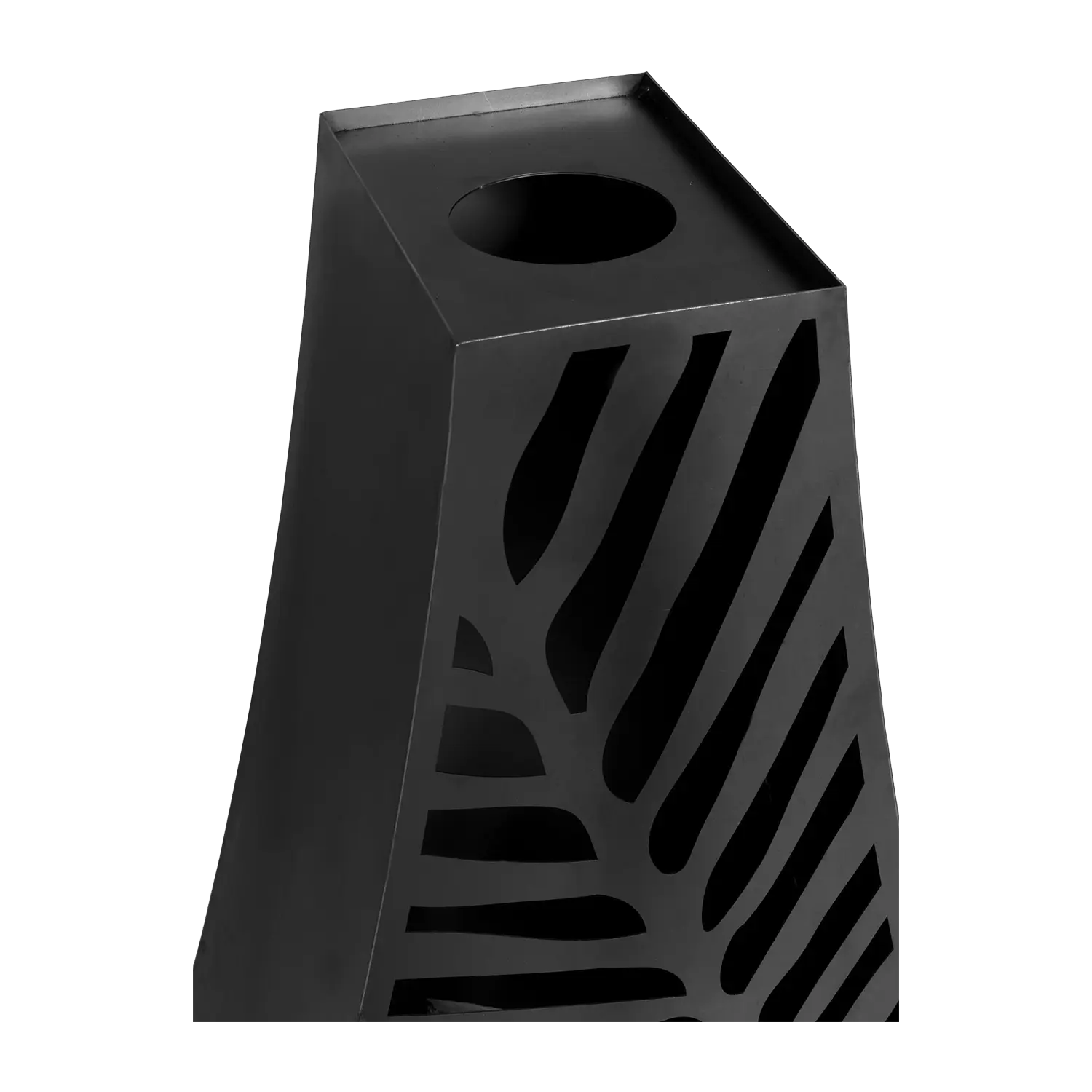 Gartenofen zum Kochen Utah mit ausgeschnittenem Blattmuster und runder Öffnung oben.