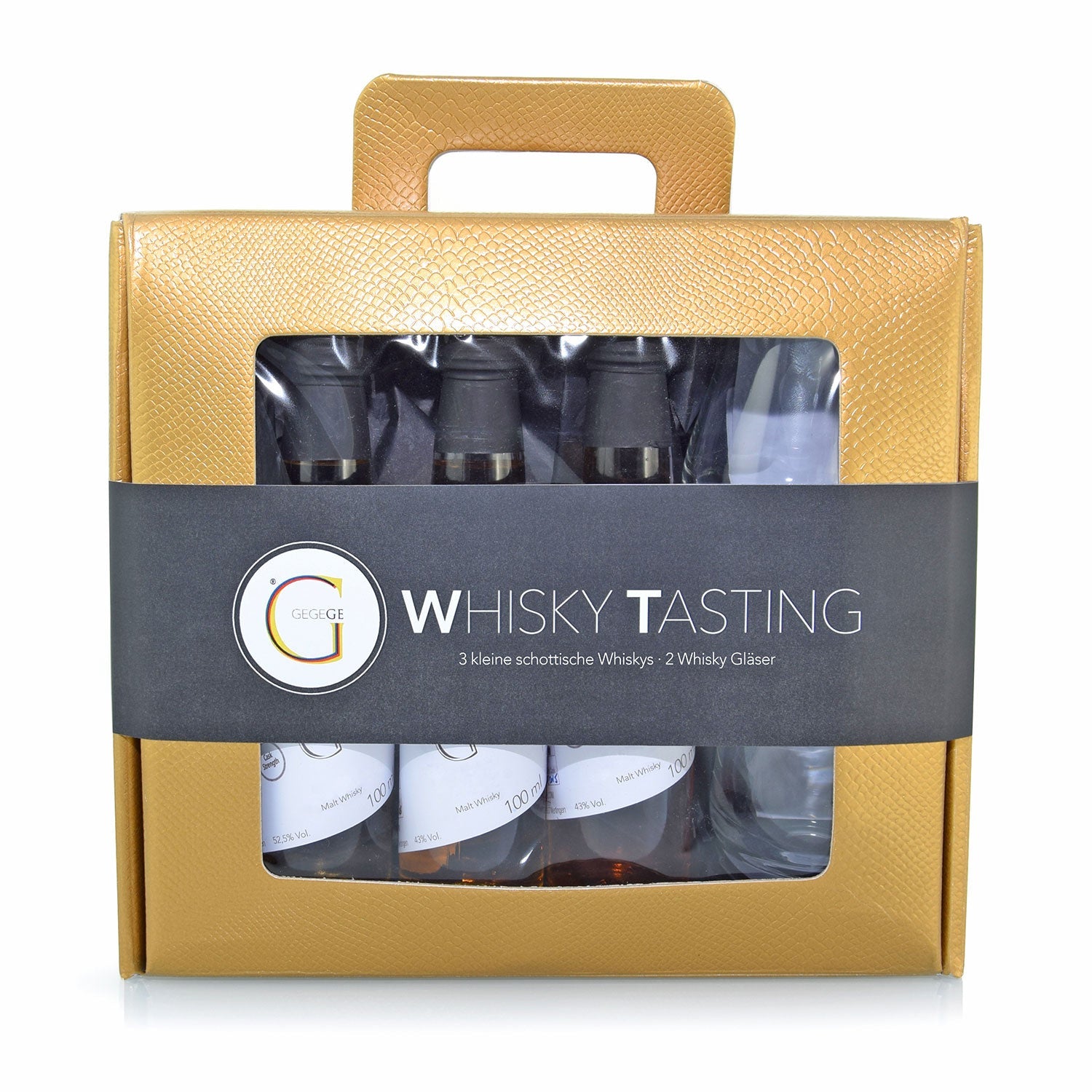 Das Set „Whisky Tasting – 3 Single Malt Whiskys & Whiskyglas“ von Markus Müller wird in einer hellbraunen Strukturbox mit Henkel und Sichtfenster geliefert, in der drei kleine Whiskyflaschen und zwei Gläser präsentiert werden. Die Box ist mit einem schwarzen Band mit Text und dem Markus Müller Logo versehen.