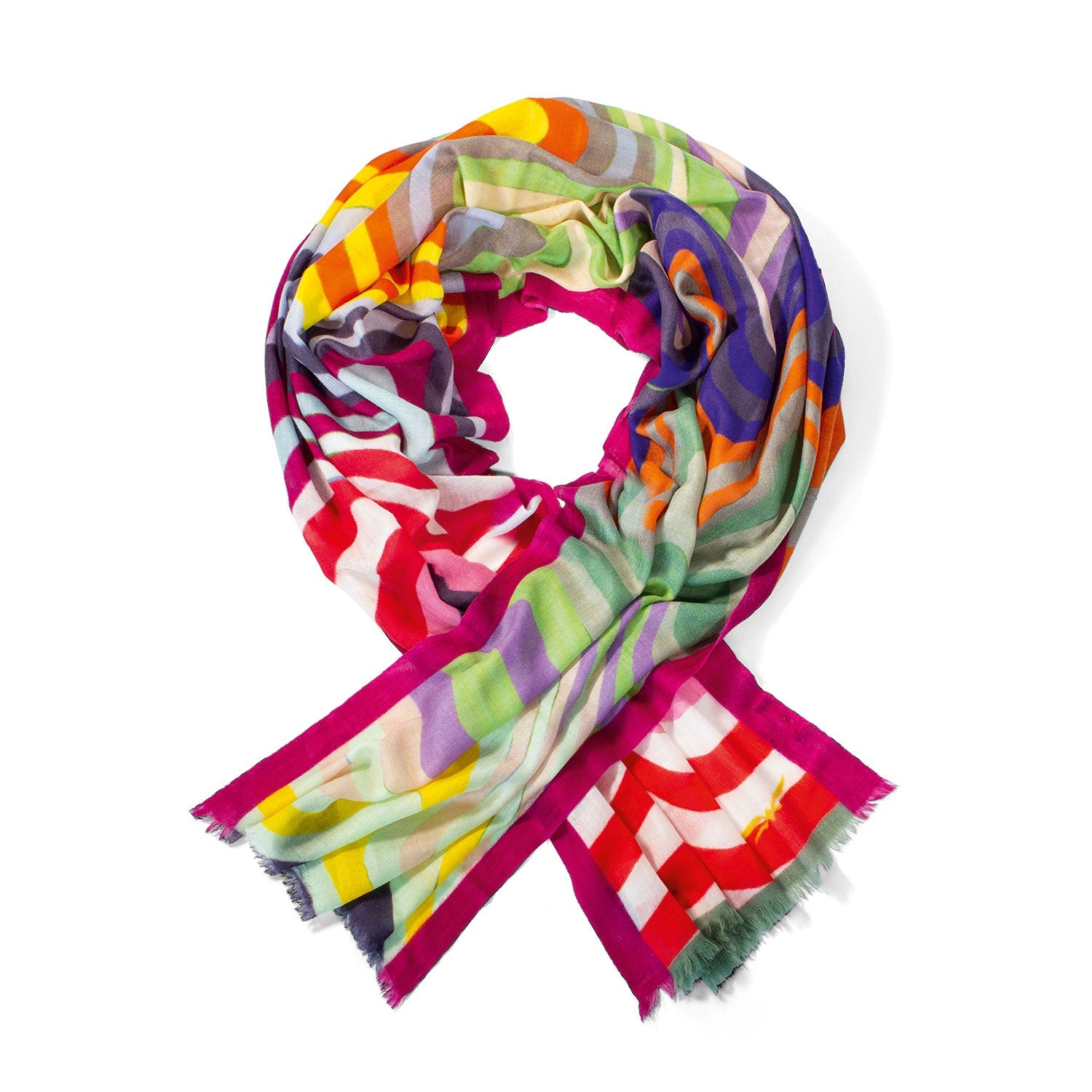 Der Schal „Colourpower“ ist kunstvoll gefaltet und zeigt wellenförmige, abstrakte Farben in Rot, Lila, Grün, Orange und Blau. Er besteht aus Wolle und Seide und hat einen weichen Fall mit Fransen an den Enden.