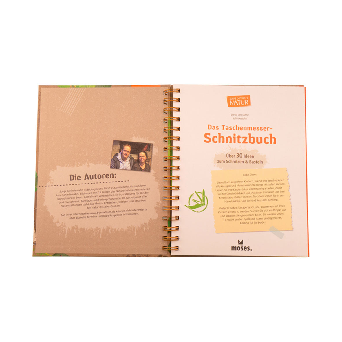 Blick in das Schnitzbuch für Anfänger mit bebilderten Schnitzanleitungen
