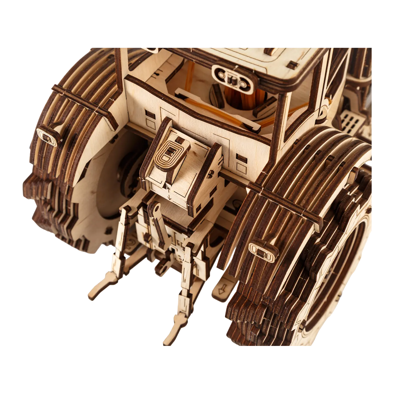 3D-Holzpuzzle Traktor mit detaillierten Rädern und präziser Verarbeitung.