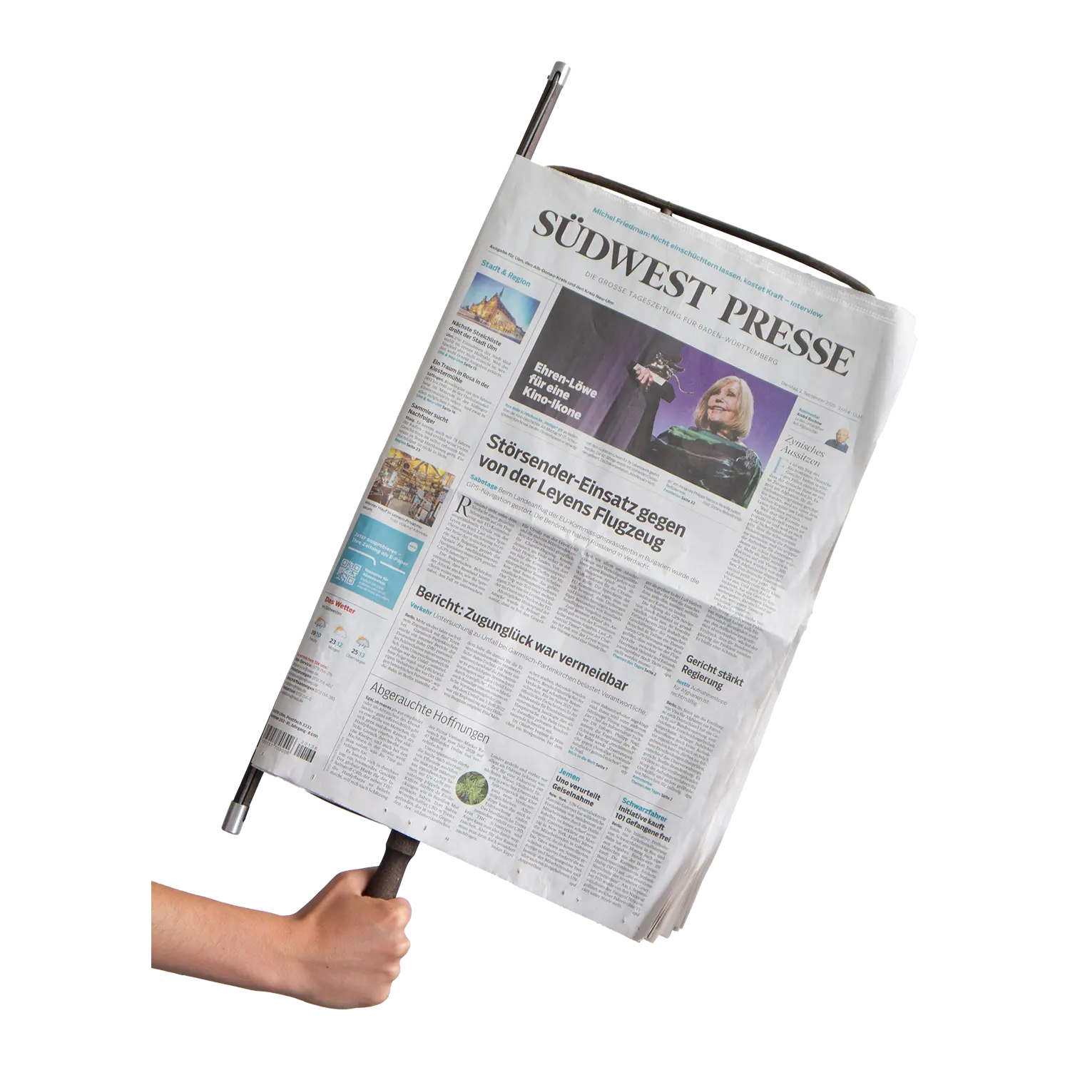 Ein Zeitungshalter Weideholz hält eine Südwest Presse wie einen CSS-Container.