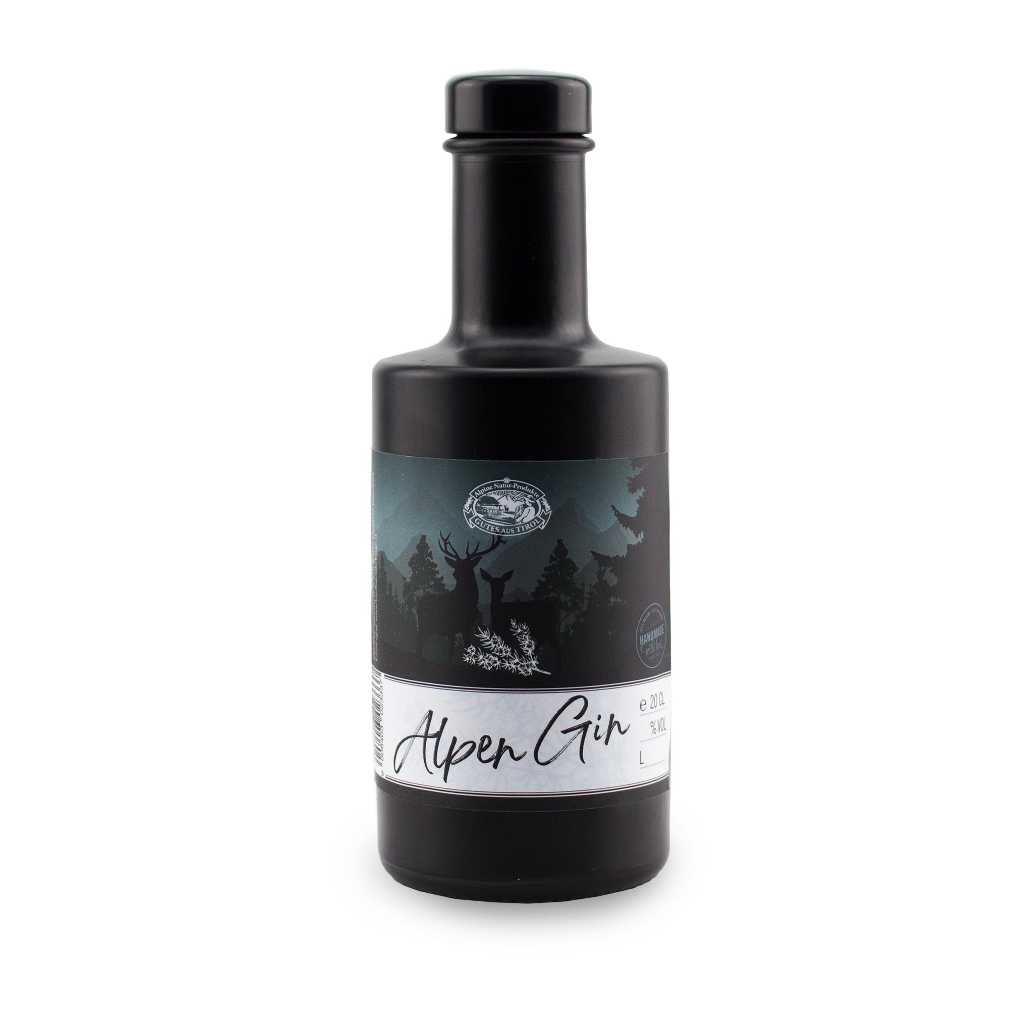 Alpen Gin wird in einer schwarzen Flasche mit einem Wald- und Hirschsilhouetten-Etikett geliefert, ist von der wilden Tiroler Bergwelt inspiriert und wird mit aromatischem Bergwachs hergestellt.