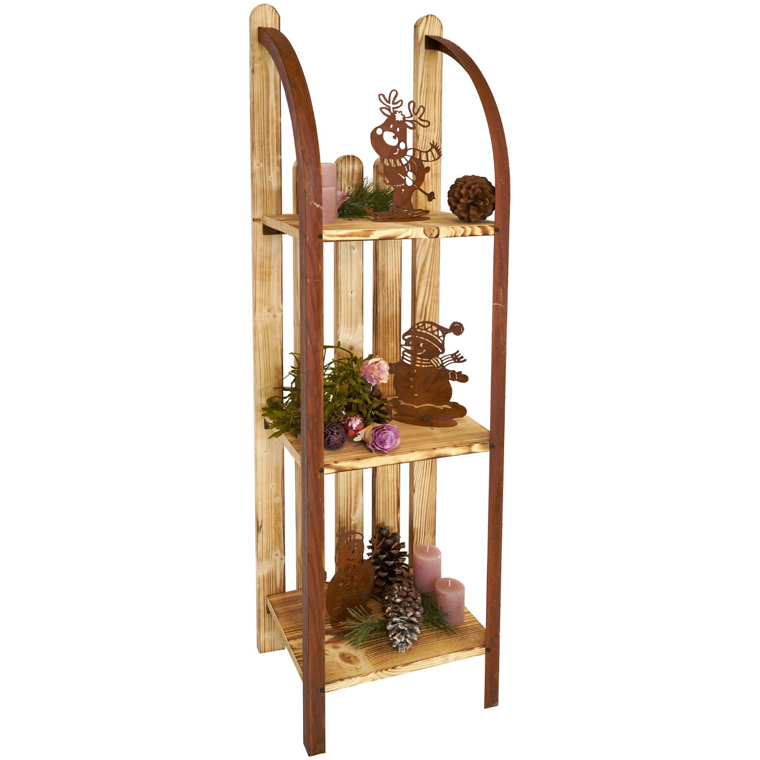Leonos Schlittenregal aus Fichtenholz mit Alpen-Deko und Kerzen.