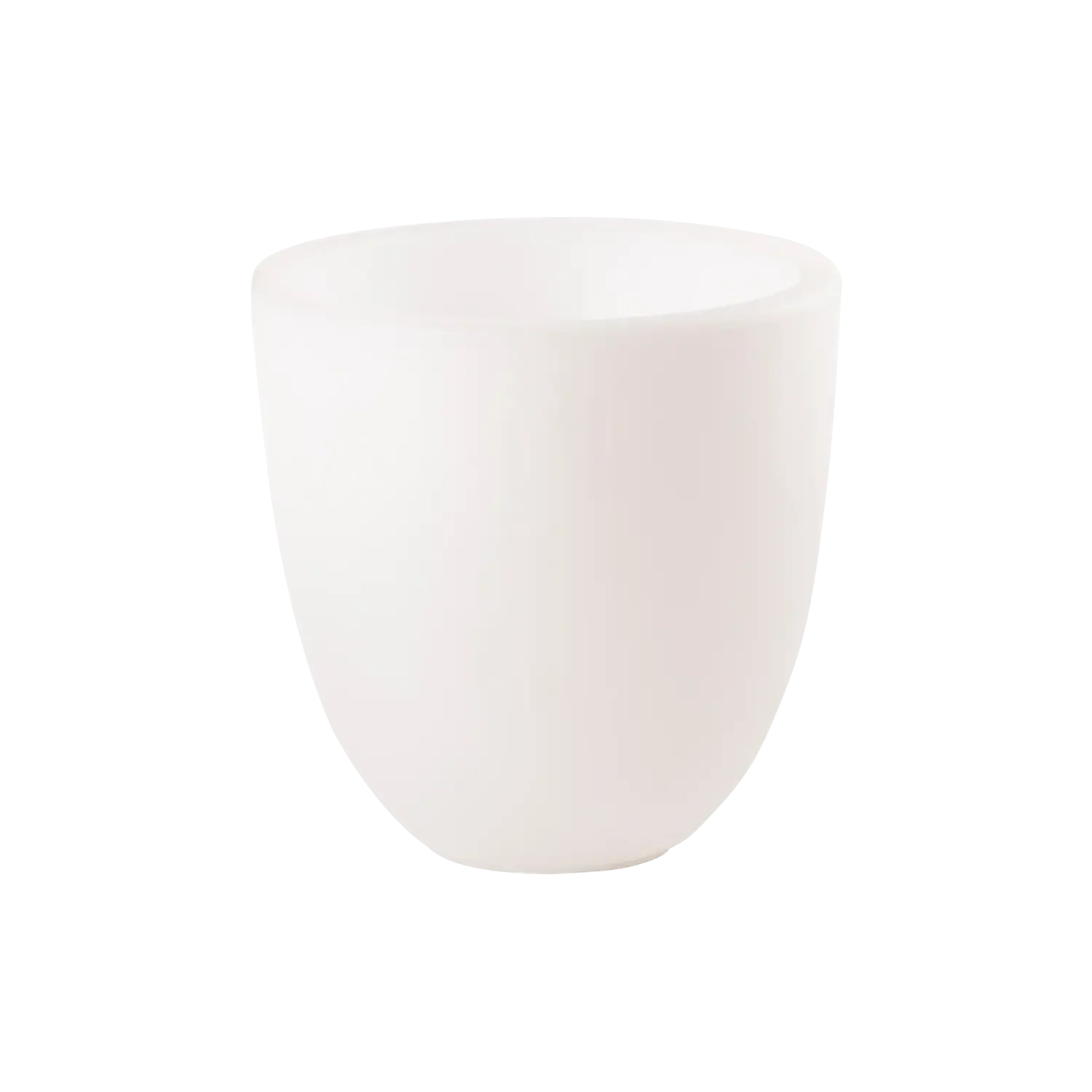 Ein schlichter, weißer, zylindrisch beleuchteter Blumentopf mit glatter Oberfläche, abgerundeten Kanten und integriertem Abflusssystem, fotografiert vor weißem Hintergrund.