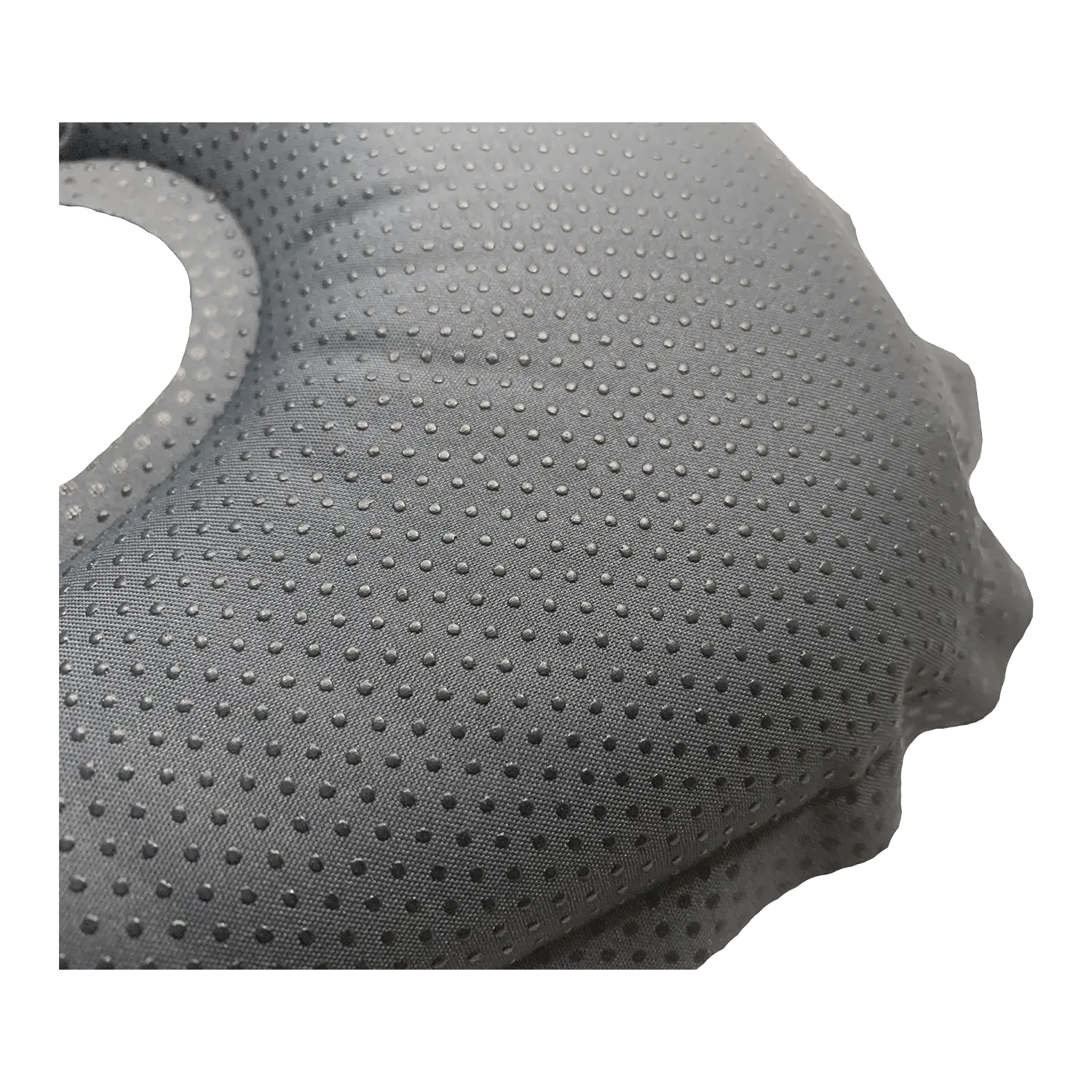 Nahaufnahme des Orthopädisch wirkenden Sitzkissens fürs Auto in grauem, strukturiertem Stoff.