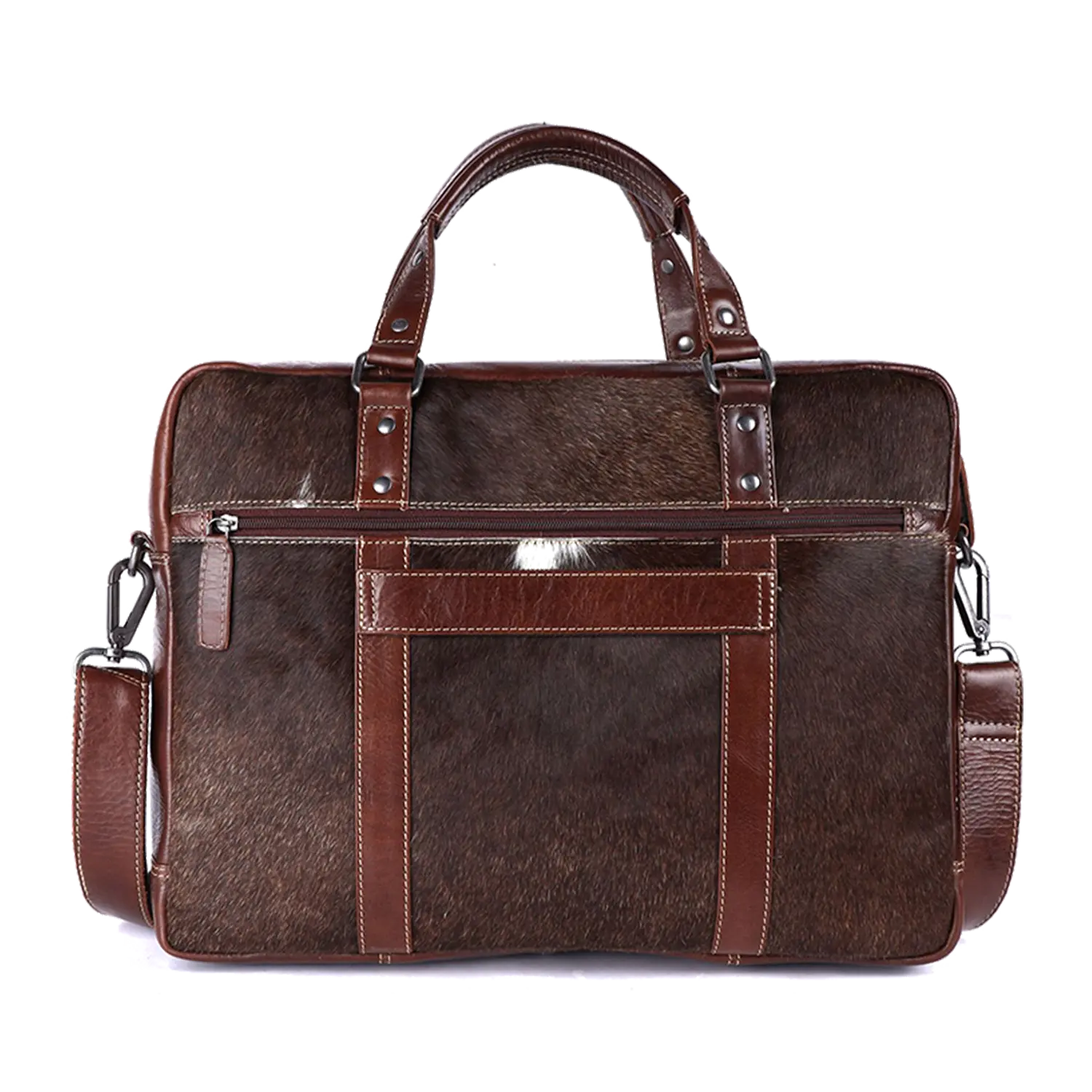 Die Aktentasche LACKL ist ein einzigartiges Stück aus braunem Leder und Pelz mit zwei Griffen und einem abnehmbaren Schultergurt. Sie verfügt über mehrere Fronttaschen und silberne Beschläge, die die Schönheit des Naturpelzes betonen.