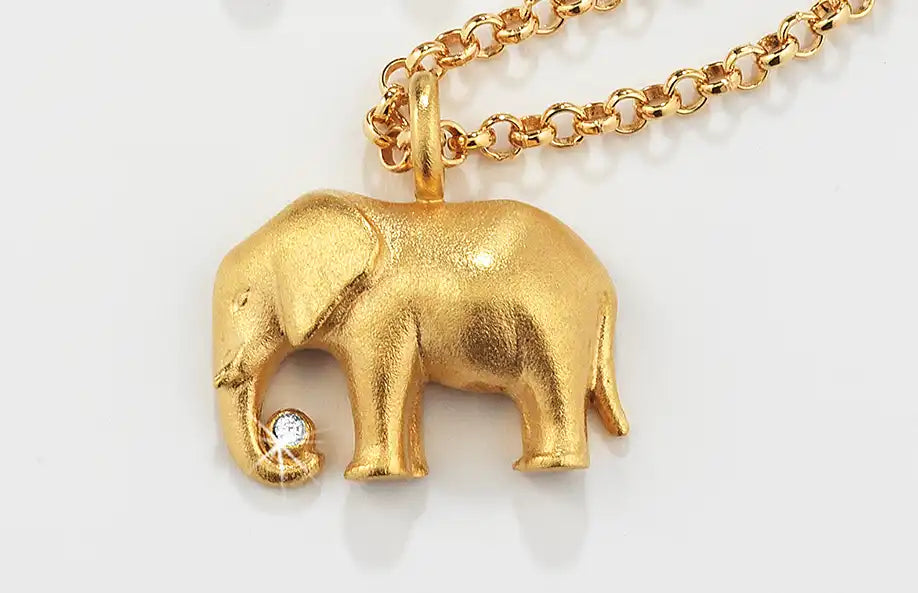 Collier "Glückselefant", dargestellt in einem stilvollen Flexbox-Container.