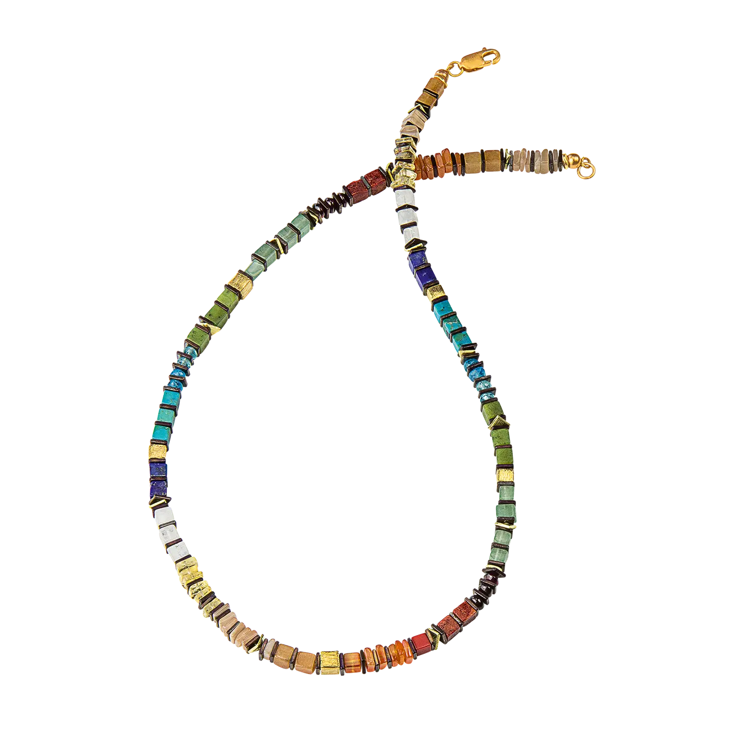 Tauchen Sie ein in das atemberaubende Spektrum der Farben mit unserem exquisiten Collier. Dieses Schmuckstück präsentiert eine harmonische Anordnung von Würfeln aus zahlreichen Edelsteinen: strahlender Lapislazuli, lebendiger Türkis, leuchtende Koralle, feuriger Karneol, edle Jade, beruhigender Amazonit, schimmernder Mondstein, faszinierender Apatit und tiefroter Granat. Die Kombination dieser Schmucksteine wird durch hochwertige Elemente aus feingoldplattiertem 925er-Sterlingsilber stilvoll ergänzt. 