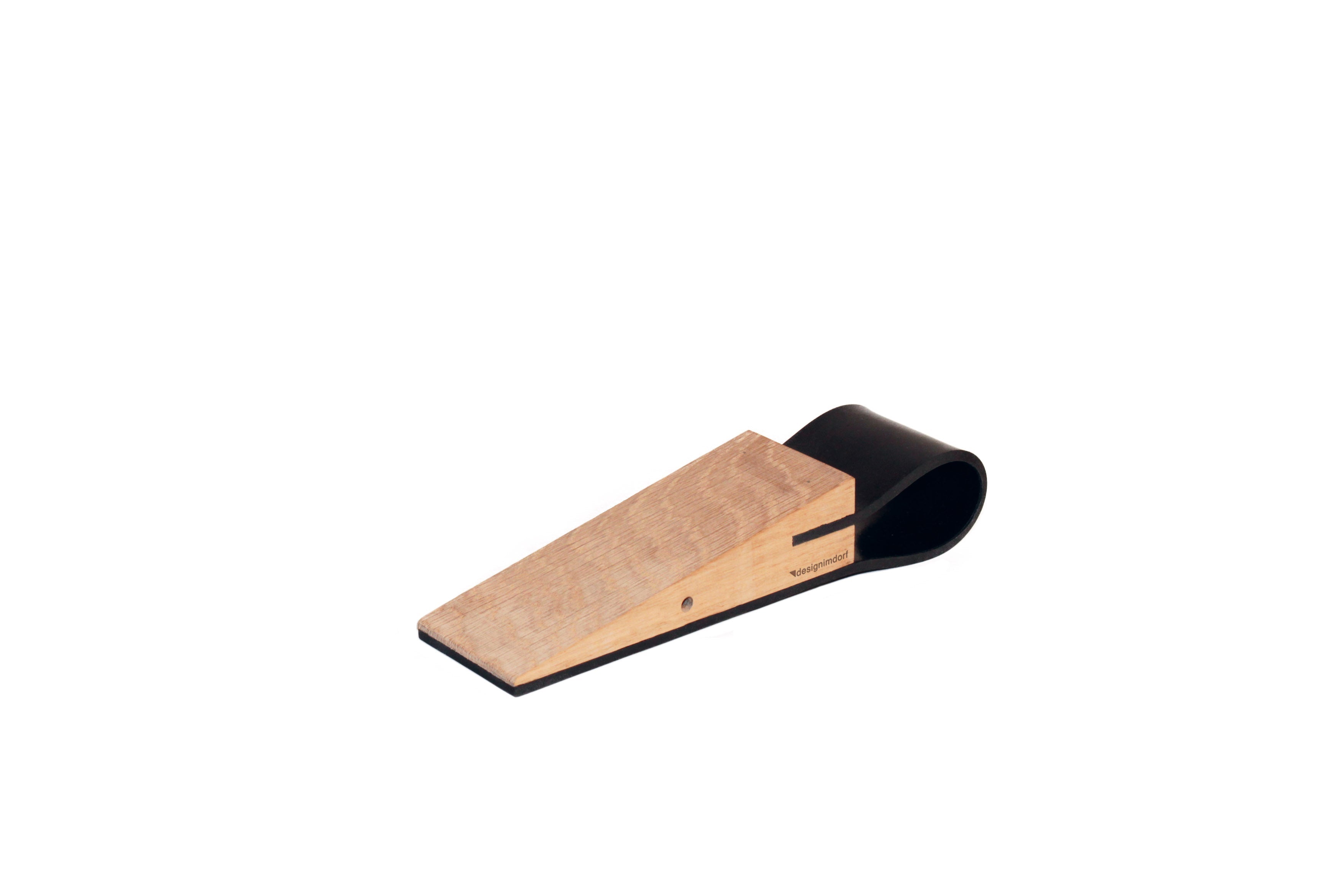 Der Türstopper Stoppermaus, entworfen von Anton Preis, verfügt über eine charmante Mausform mit schwarzem Gummigriff und ist auf weißem Hintergrund abgebildet.