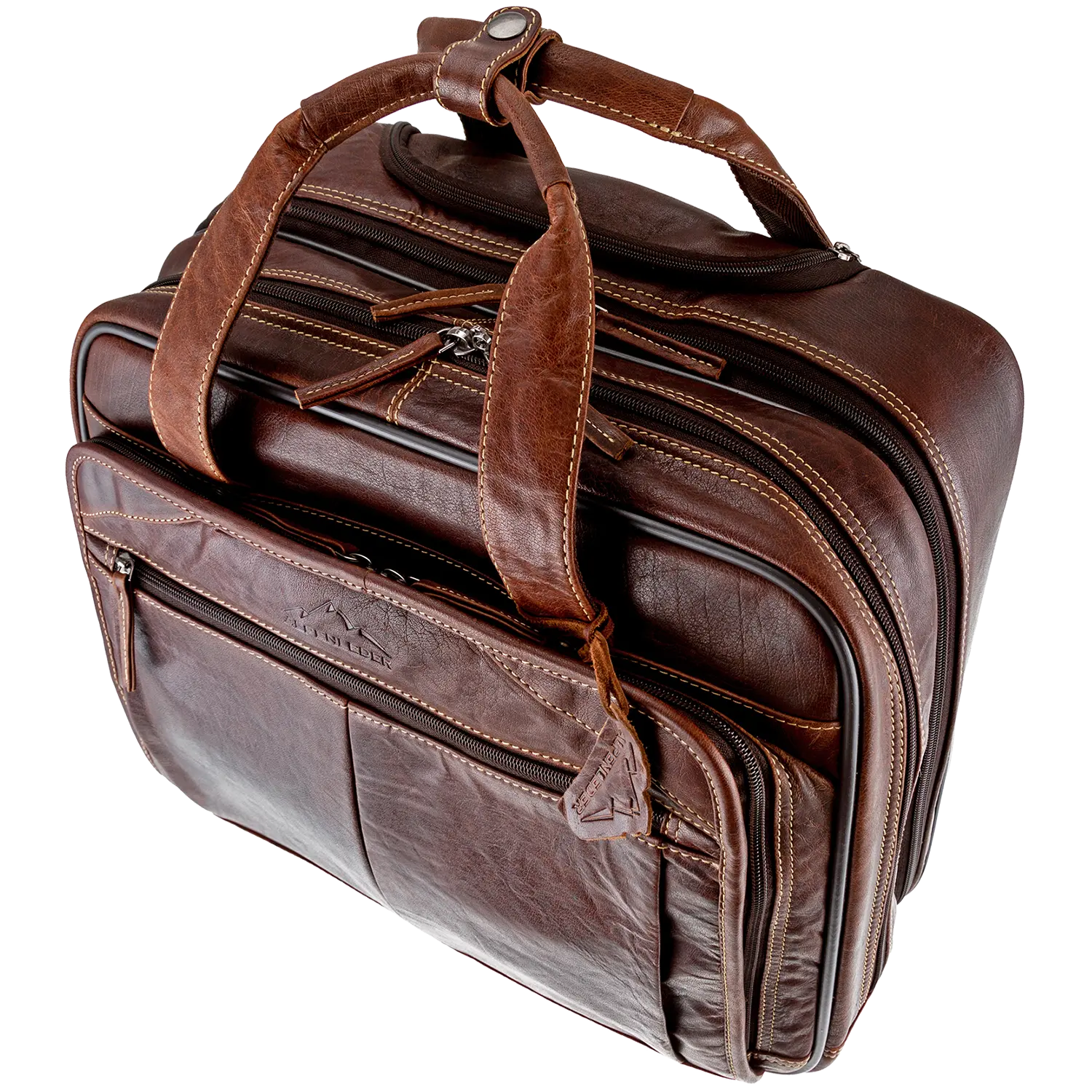 Der Akten Trolley DENVER ist eine braune Reisetasche aus Leder mit mehreren Fächern und Reißverschlüssen. Mit Tragegriffen und strukturierter Oberfläche ist er ideal für Berufstätige unterwegs und dient sowohl als stilvolle Aktentasche als auch als vielseitiger Reisebegleiter.