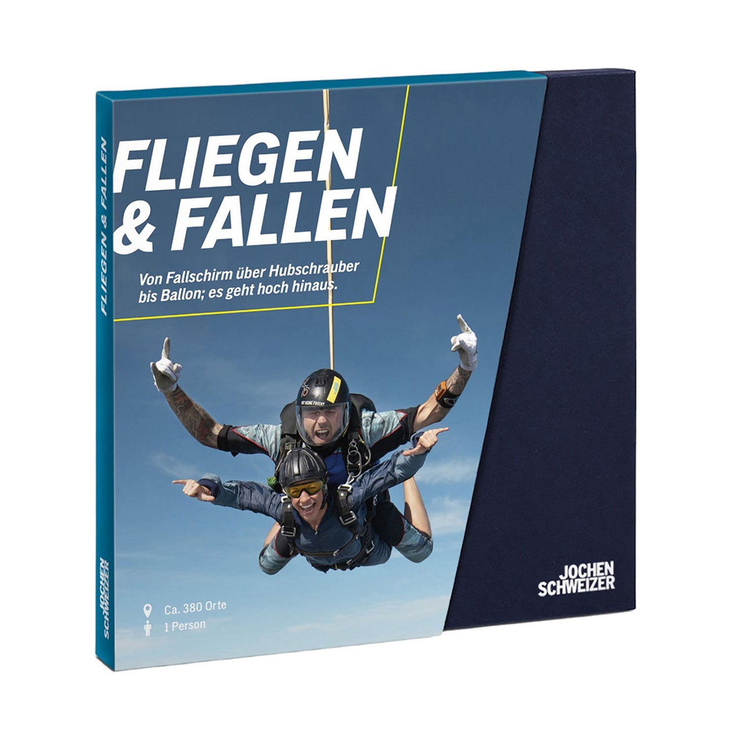 Die Geschenkbox „Fliegen & Fallen“ von Jochen Schweizer zeigt einen fröhlichen Tandem-Fallschirmsprung mit Daumen hoch und lädt Sie ein, aufregende Abenteuer in der Luft wie Fallschirmspringen, Hubschrauberflüge und einen virtuellen Flugsimulator zu erleben.