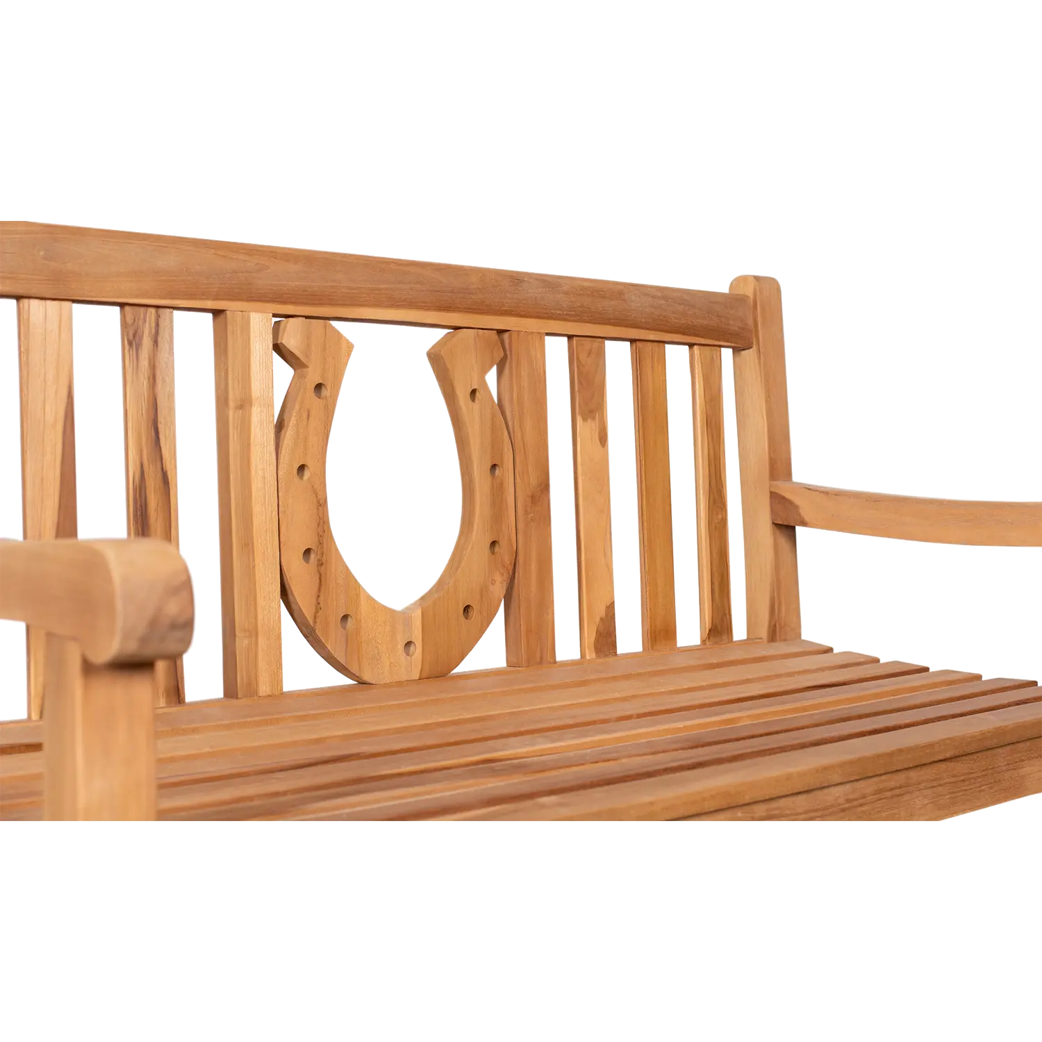 Die Teak-Gartenbank Hufeisen besticht durch ein zentriertes Hufeisenmotiv auf der Rückenlehne. Diese elegante Sitzgelegenheit aus hellem Holz, vertikalen Latten und stabilen Armlehnen eignet sich perfekt für den Außenbereich.