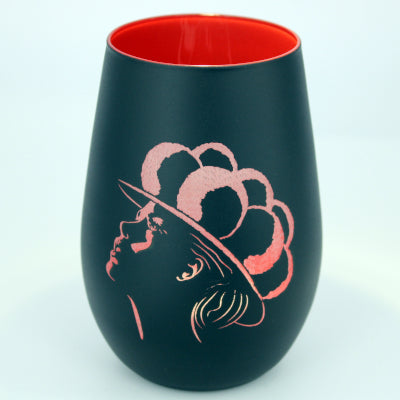 Glaswindlichter mit Schwarzwaldgravur: Edle Windlichter mit stilvoller Schwarzwald-Lady-Umrissgravur – ein Must-have für echte Schwarzwaldliebe.