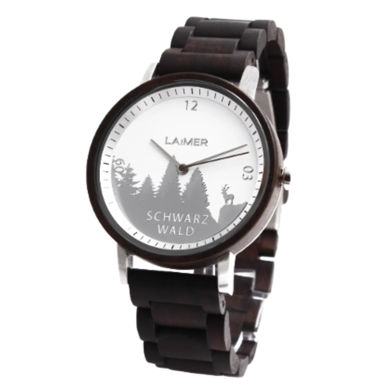 Holzuhr "Schwarzwald" mit Wald und Hirsch auf weißem Ziffernblatt.