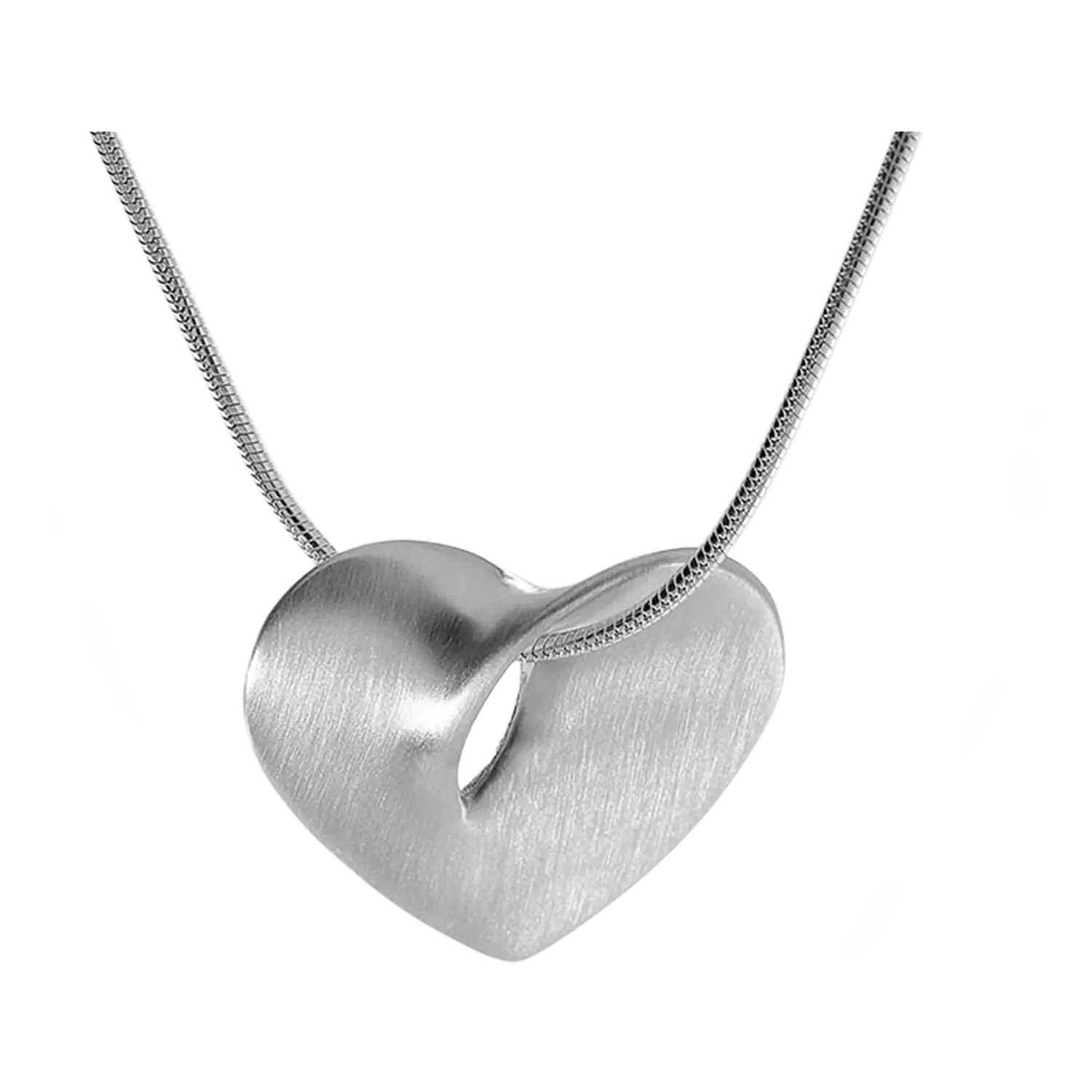 Kettenanhänger Herz gedreht mit Kette auf dünner Kette vor weißem Hintergrund.