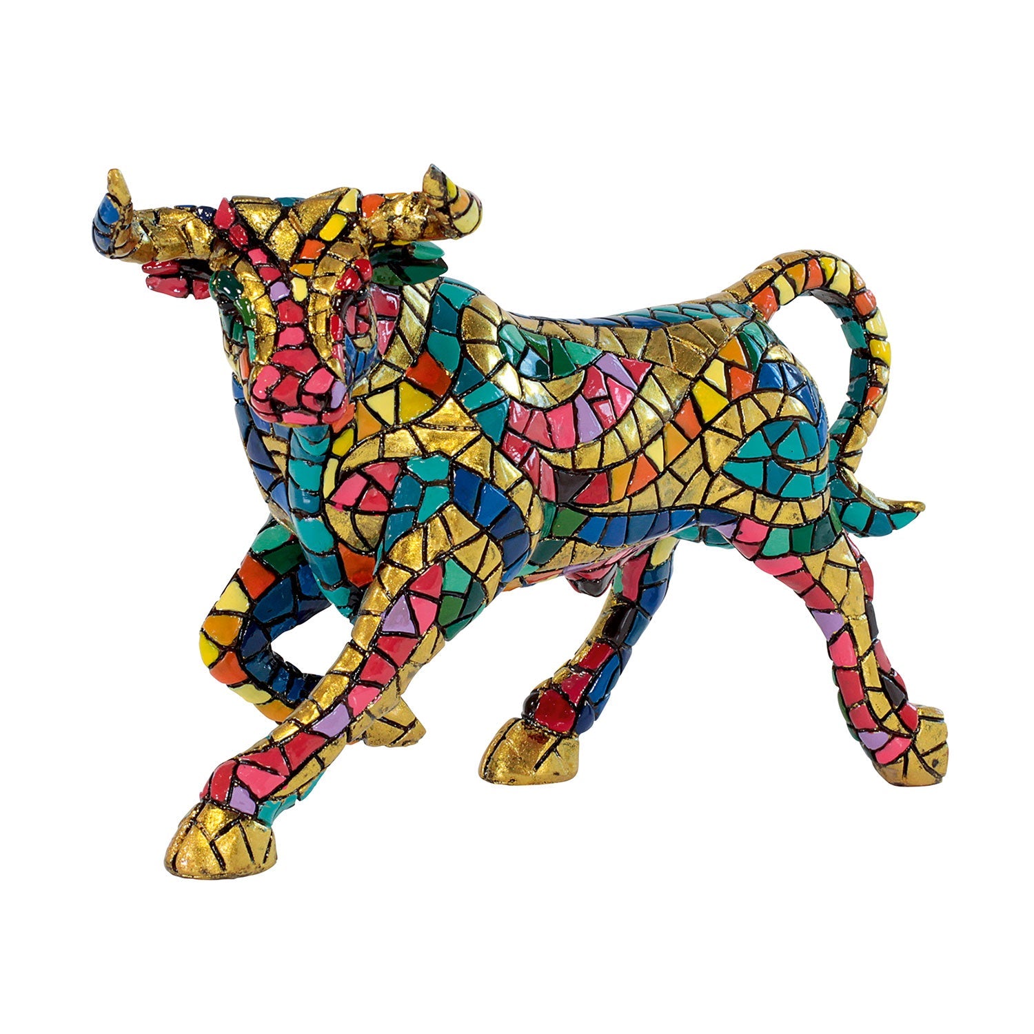 Die Mosaikfigur „El Toro Mosaico II“ zeigt ein lebendiges Trencadis-Mosaik in roten, blauen, rosa, grünen und goldenen Kacheln. Ihre dynamische Pose strahlt Bewegung und Energie aus.