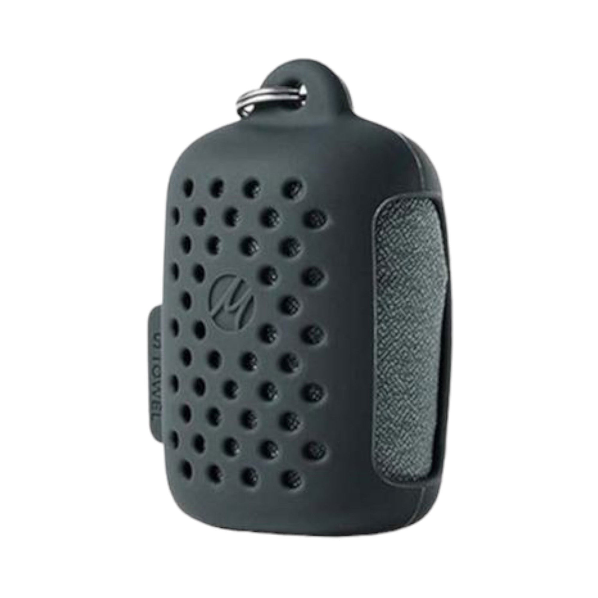 Das Matador Nanodry Reisehandtuch ist ein kompakter, schwarzer Bluetooth-Lautsprecher für Outdoor-Abenteuer mit strukturierten Seitengriffen und perforierter Vorderseite für optimalen Klang. Das platzsparende Design verfügt über eine Metallschlaufe an der Oberseite zur einfachen Befestigung von Ausrüstung.