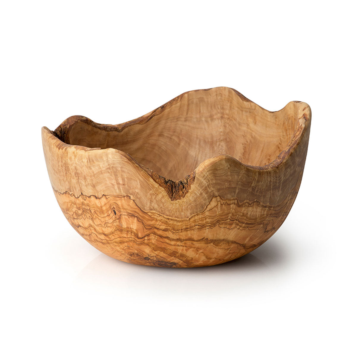 Die Schale Naturform aus Olivenholz – handgefertigt beeindruckt mit unregelmäßigem, welligem Rand und natürlicher Maserung – ein elegantes Unikat vor weißem Hintergrund.