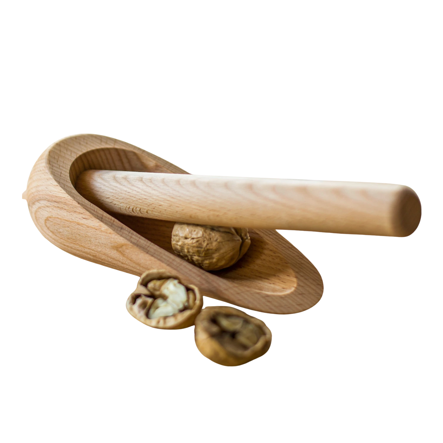 Nussknacker "Nuss Besteck" mit Walnüssen auf weißem Hintergrund.