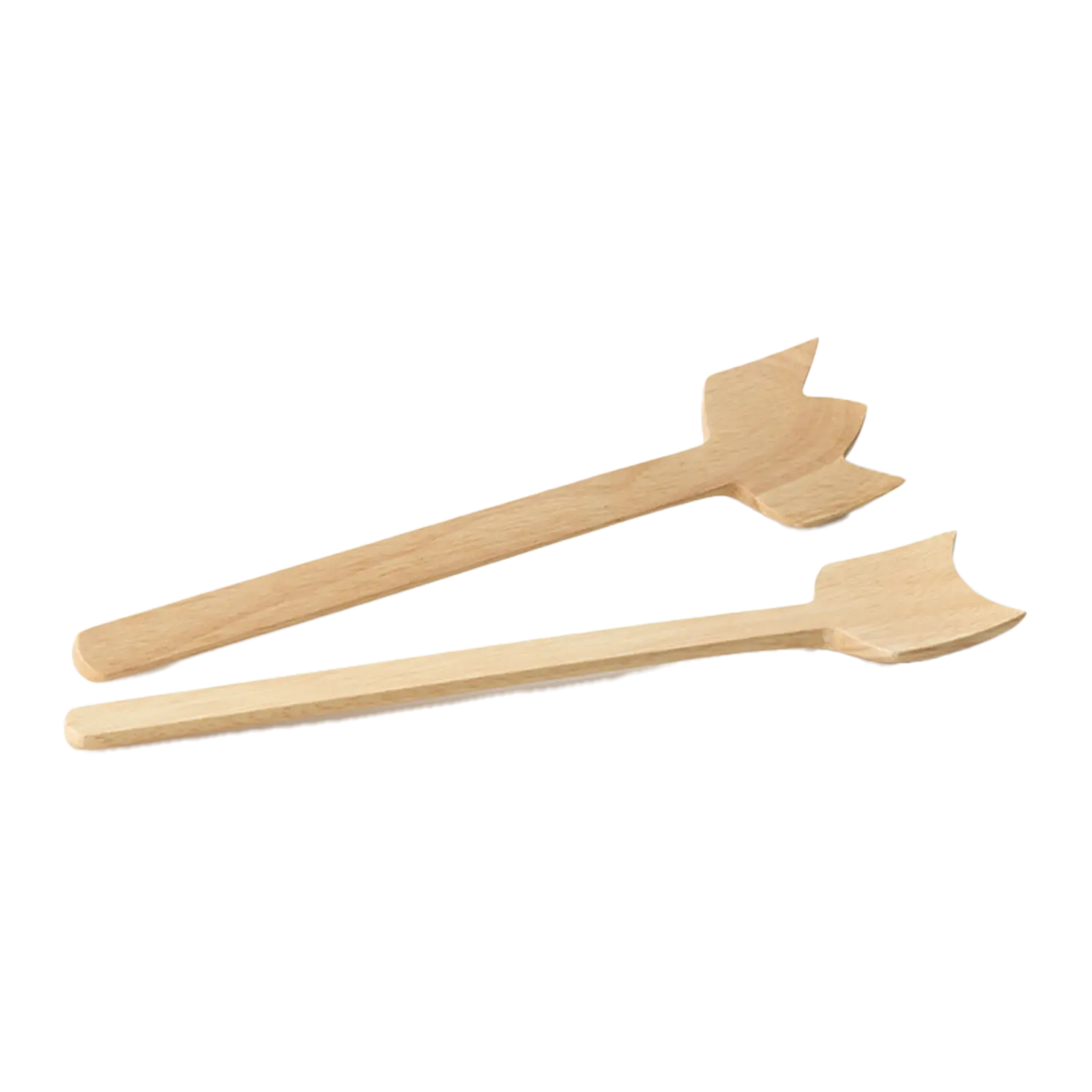 Zwei Salatbestecke aus Gummibaumholz auf weißem Hintergrund.