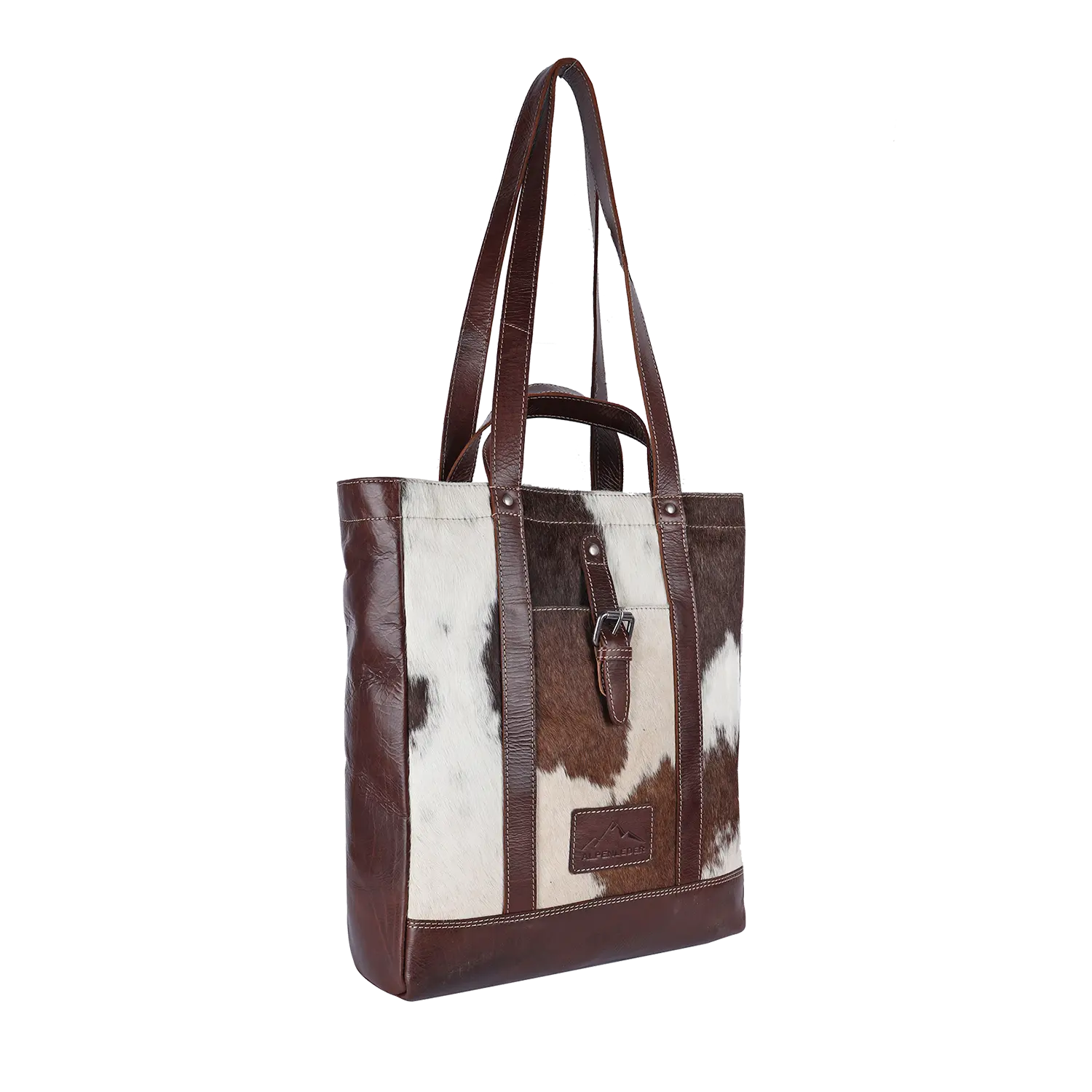 Der Shopper HALLODRI ist eine stilvolle Tragetasche mit zwei braunen Ledergriffen und Rindslederakzenten. Er besticht durch ein Schnallendetail und einen aufgenähten Logo-Patch an der unteren Ecke und verbindet rustikalen Charme mit moderner Eleganz.