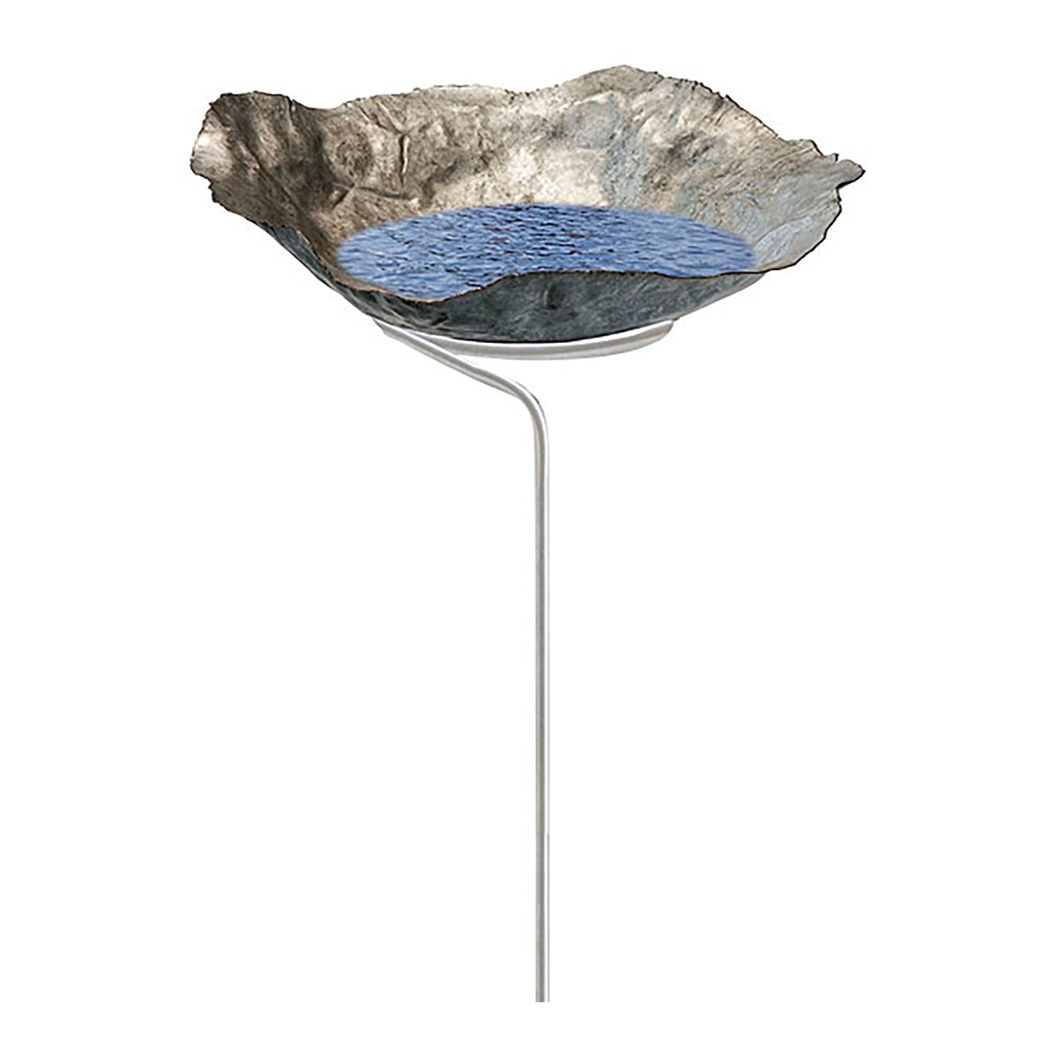 Der Vogelbad-/Gartenstecker „Lotus“ ist ein dekoratives Stück in Form eines großen, unebenen Blattes mit strukturierter, verwitterter grauer Oberfläche und blauem, wasserähnlichem Zentrum. Erhaben auf einem schlanken weißen Ständer bietet er eine herrliche Badeoase für Gartenvögel.